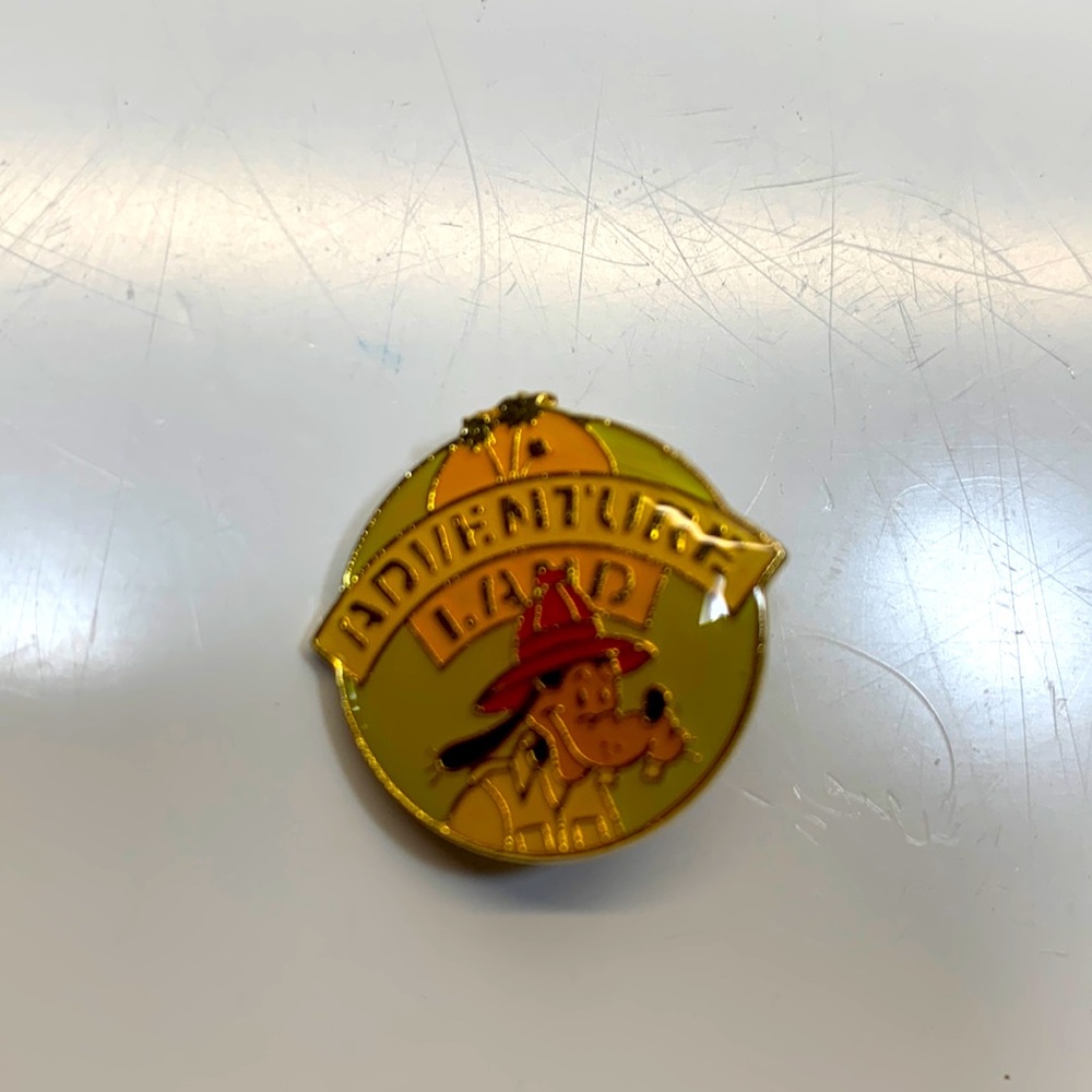 Walt Disney vintage pin Adventure Land Goofy